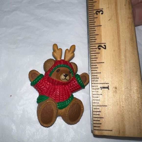 Hallmark Vintage Christmas Teddy In Sweater‎ and Antlers  Brooch - Picture 8 of 11